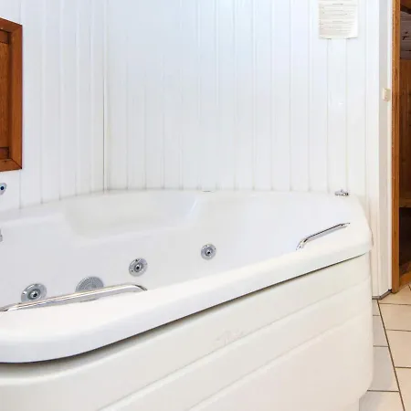 Three-bedroom In Juelsminde 17 度假居 *