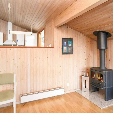 Three-bedroom In Juelsminde 17 *