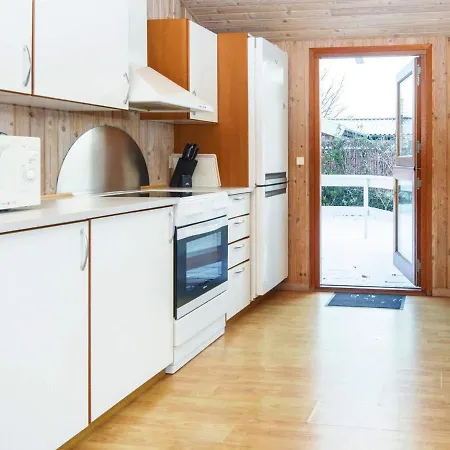Three-bedroom In Juelsminde 17 *